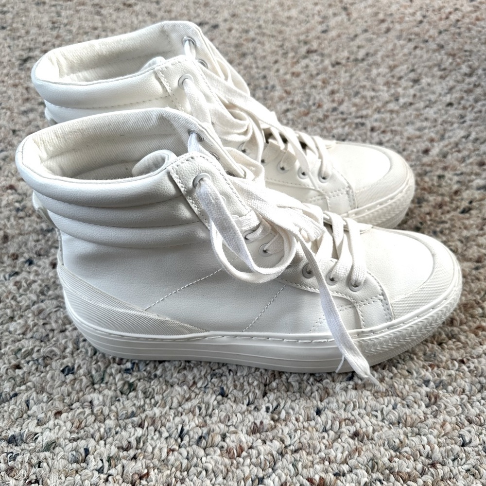 Pull & Bear White High Top Sneakers Lace up size 6.5